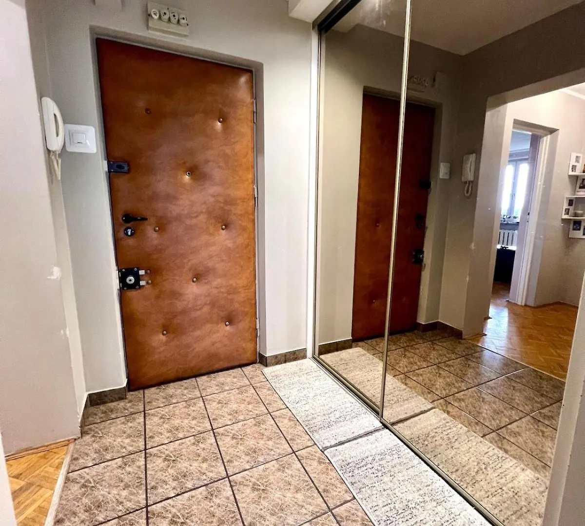 Comfortable Apartment In Good Location Varsó Lengyelország